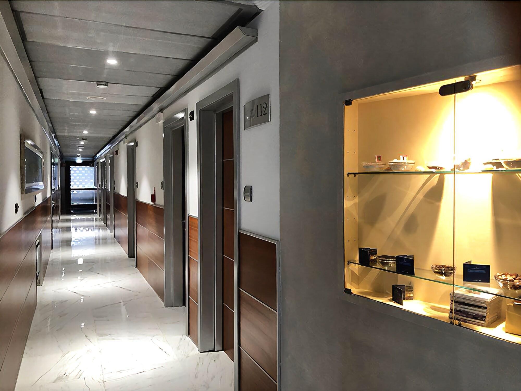 Castahotel Castagnito Exteriör bild