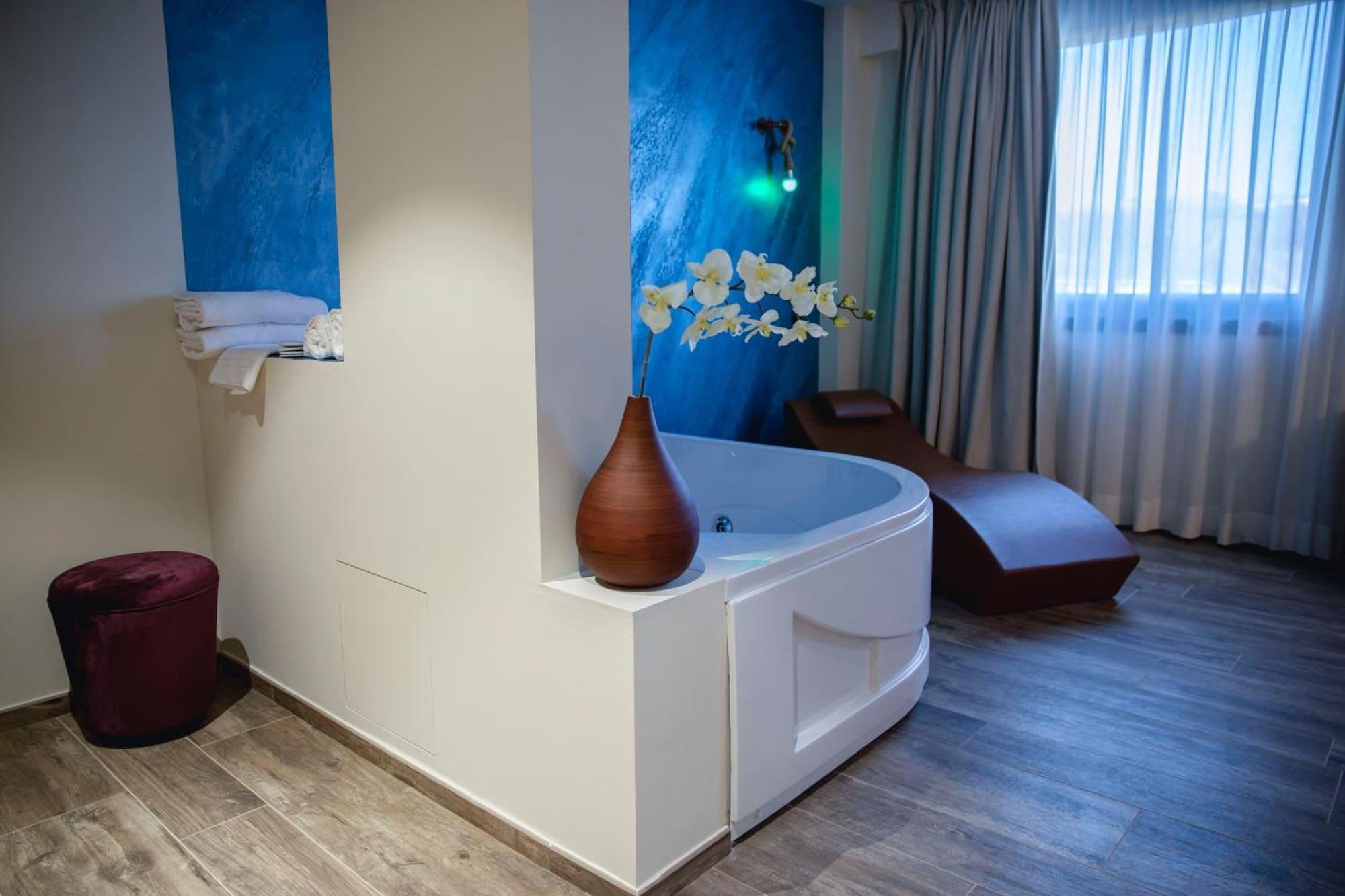 Castahotel Castagnito Exteriör bild