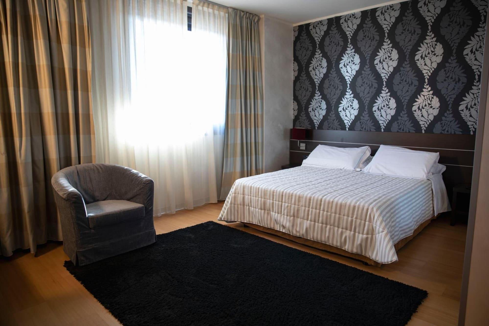 Castahotel Castagnito Exteriör bild