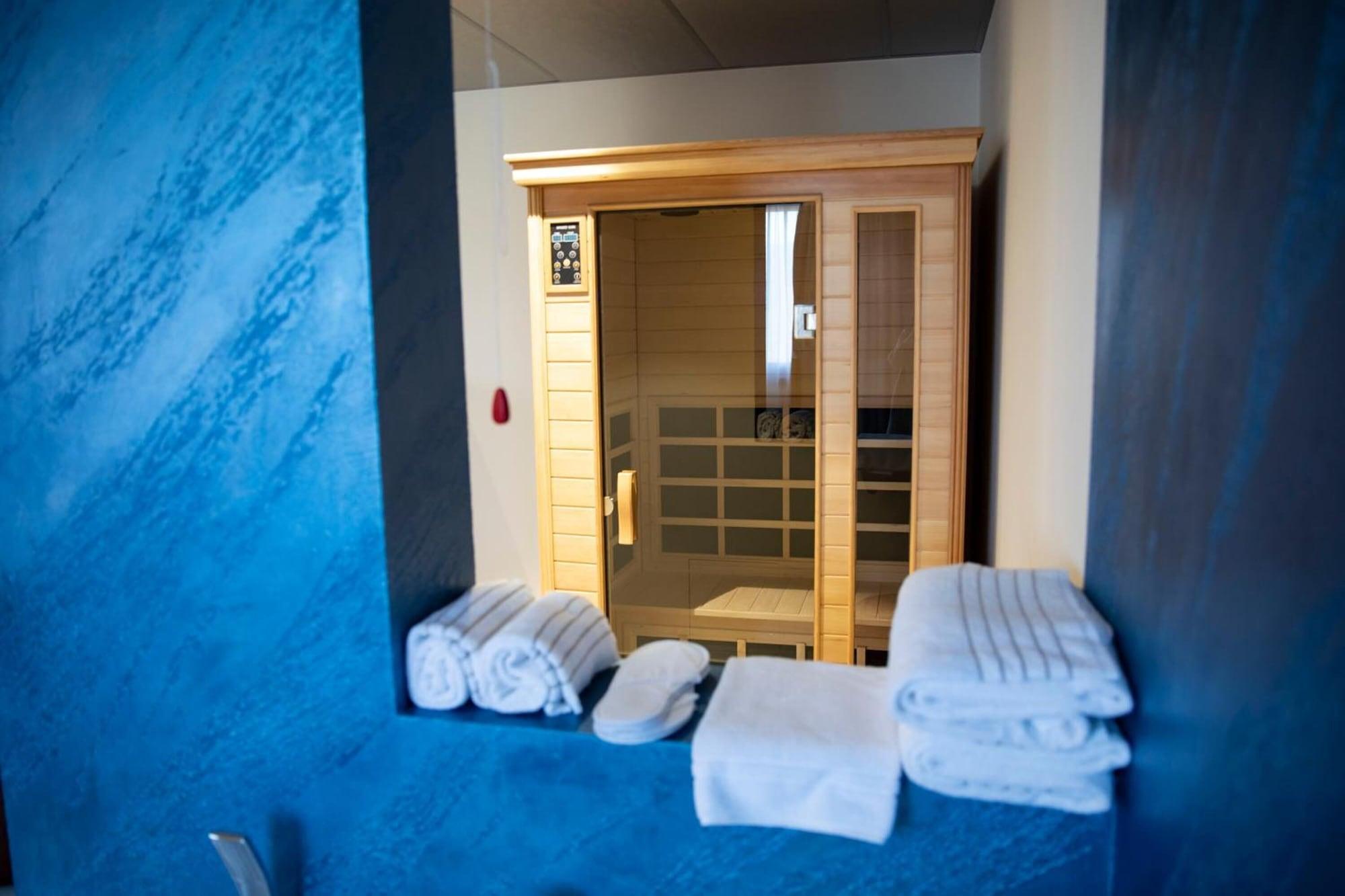 Castahotel Castagnito Exteriör bild